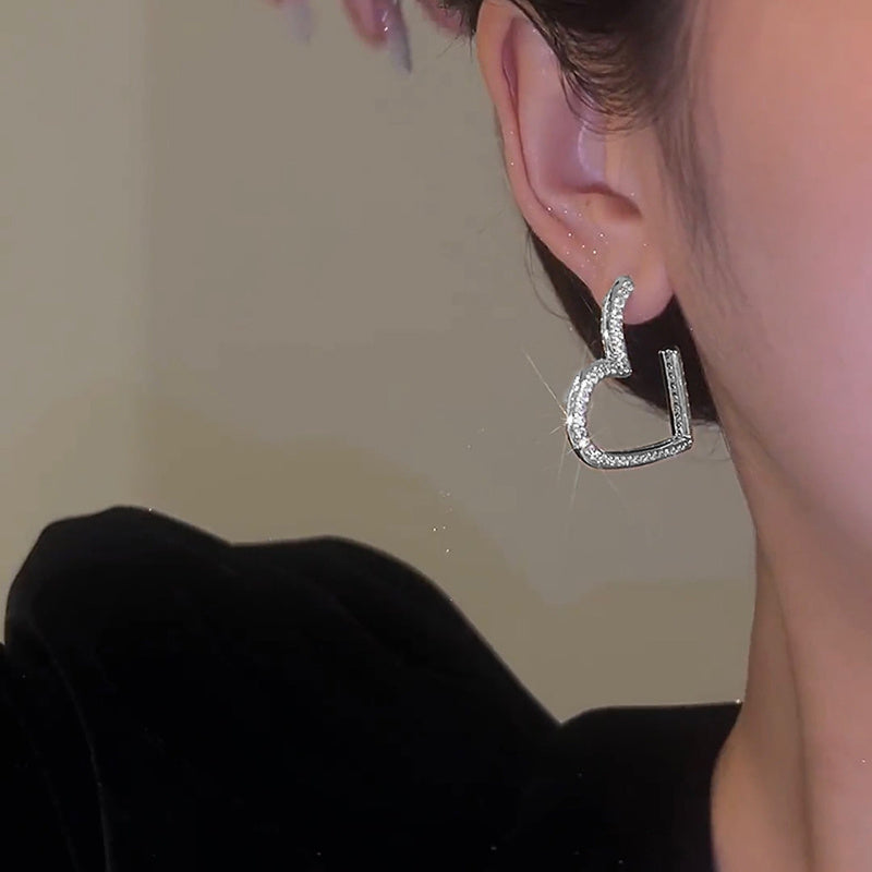 Huitan Modern Girls Heart Earrings Micro Paved Bling Bling CZ Stone Fashion Women's Ear Piercing Earrings Daily Wear Hot Jewelry