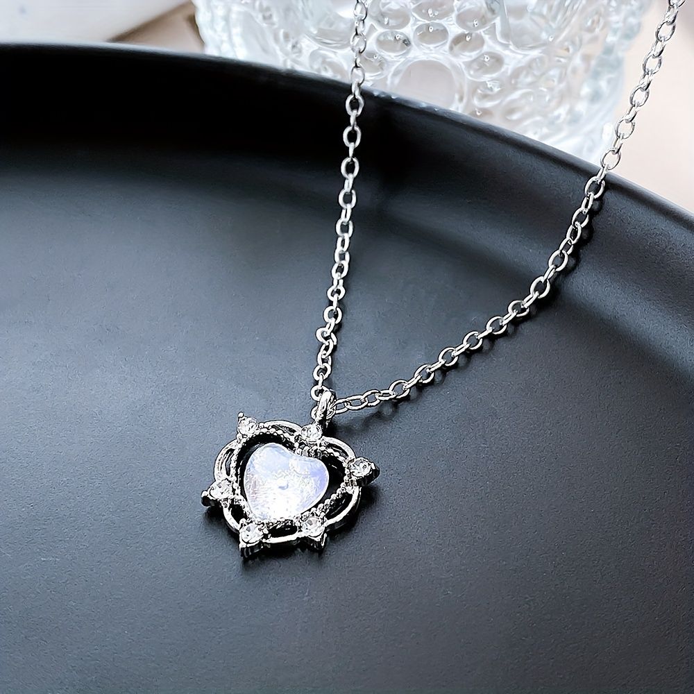 Y2K Design Love Heart Shape Moonstone Pendant Necklace For Women Girls
