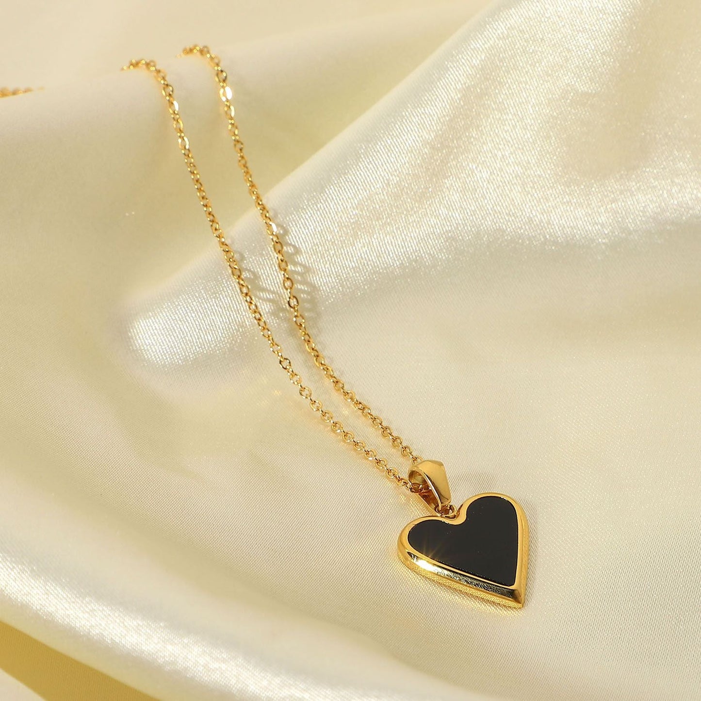 Ins Style 18k Gold White Shell/green Malachite/black Shell Love Pendant Necklace Titanium Steel Jewelry Women