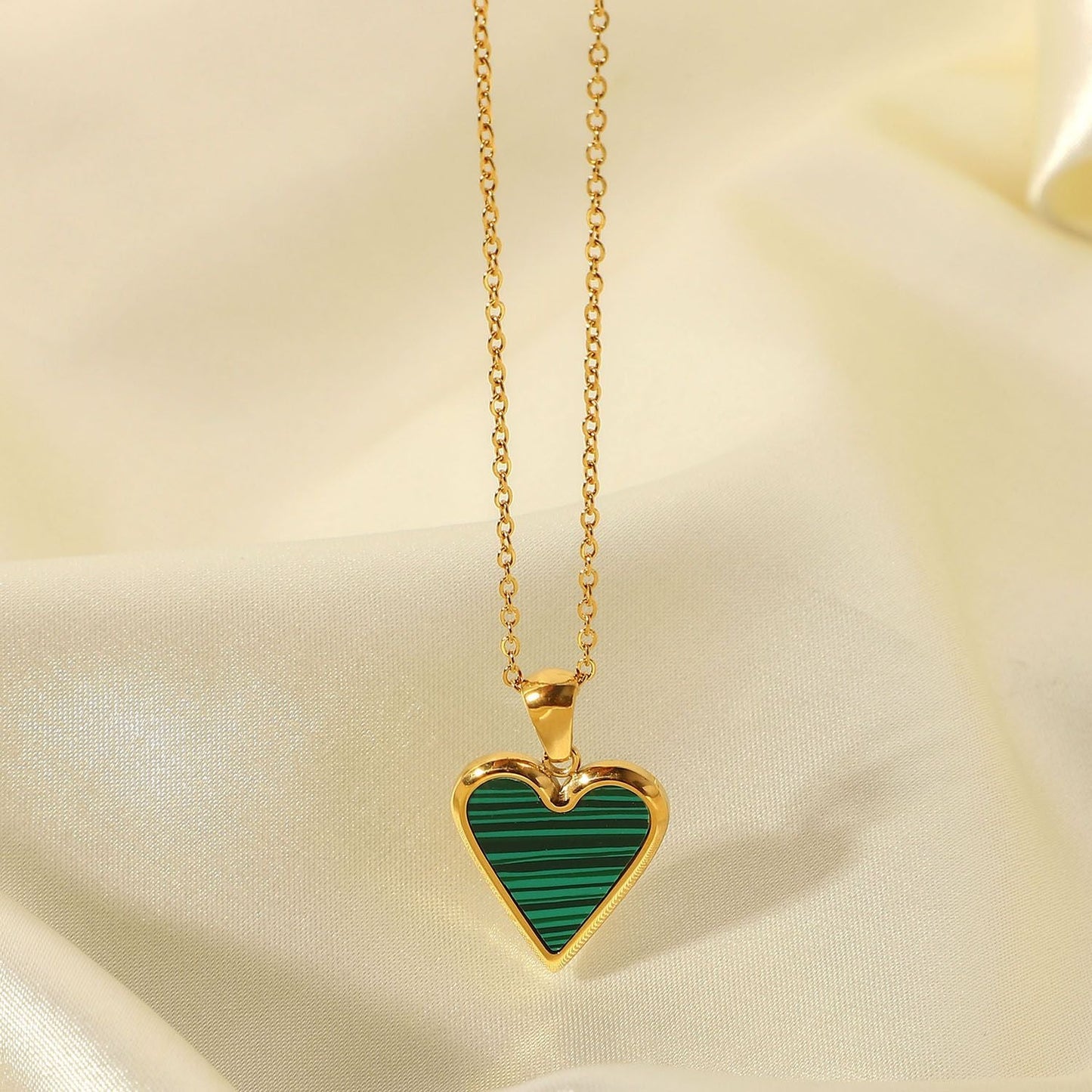Ins Style 18k Gold White Shell/green Malachite/black Shell Love Pendant Necklace Titanium Steel Jewelry Women