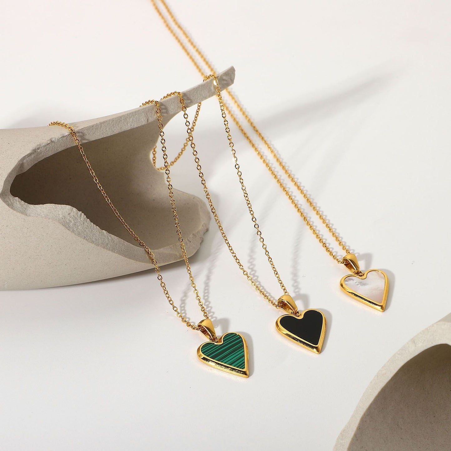 Ins Style 18k Gold White Shell/green Malachite/black Shell Love Pendant Necklace Titanium Steel Jewelry Women