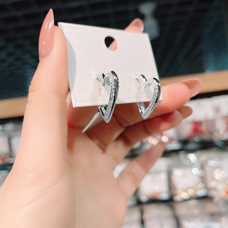 Huitan Modern Girls Heart Earrings Micro Paved Bling Bling CZ Stone Fashion Women's Ear Piercing Earrings Daily Wear Hot Jewelry